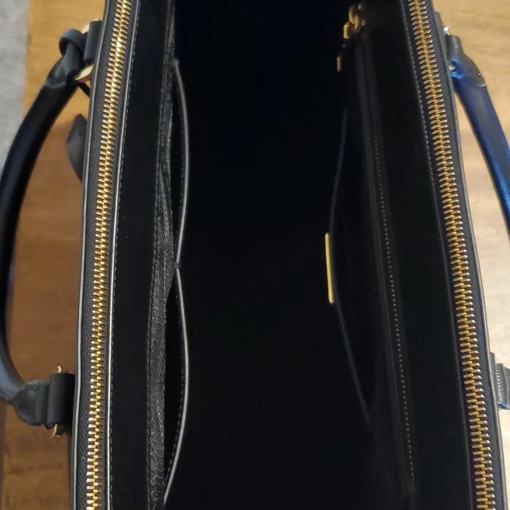 Authentic Prada Saffiano Large Bag - Picture 4 of 10